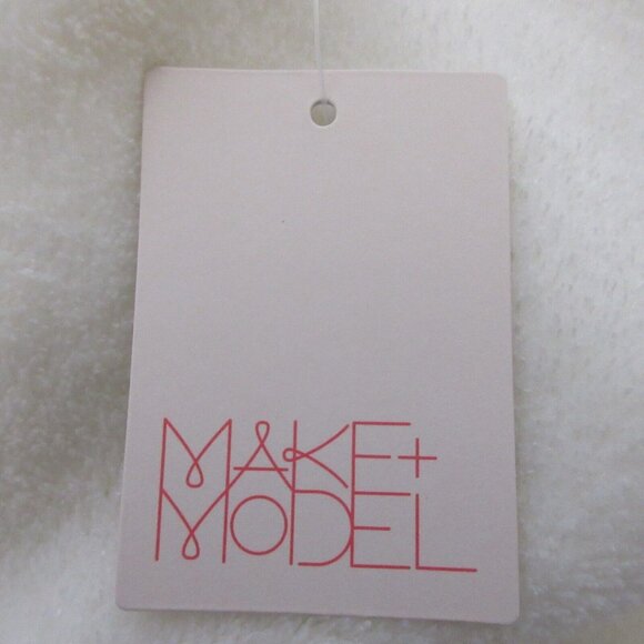 Make + Model Hooded Robe Size Medium White Plush Super Soft Short Spa Cruise NEW - Picture 4 of 8